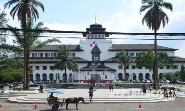 Revitalisasi Gedung Sate: Jalan Diponegoro Dialihkan, Integrasi Plaza dan Gasibu Dimulai