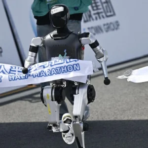 Robot humanoid berlomba dalam half marathon di Beijing