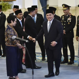 Rocky Gerung Hadiri Pelantikan Menteri Baru di Istana Meski Sering Kritis pada Pemerintahan Prabowo