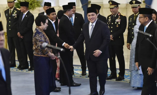 Rocky Gerung Hadiri Pelantikan Menteri Baru di Istana Meski Sering Kritis pada Pemerintahan Prabowo