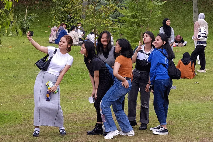 Ronaldo Nazario Antusias Menikmati Suasana GBK di Jakarta
