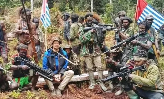 Rumah Dibakar, Warga Mengungsi, Drone TNI Pantau Pelaku Bersenjata di Papua Tengah