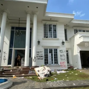 Rumah Dijarah Hingga Kosong, Uya Kuya Tegas Tak Mau Jual karena Nilai Sejarah