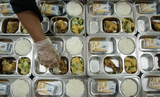 Satgas Sampang Selidiki Menu MBG Berbungkus Plastik Kresek Satgas Sampang Selidiki Menu MBG Berbungkus Plastik Kresek