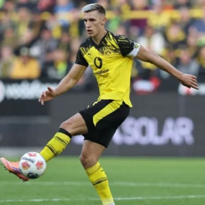 Schlotterbeck Siapkan Keputusan Penting: Kontrak Borussia Dortmund Segera Ditentukan