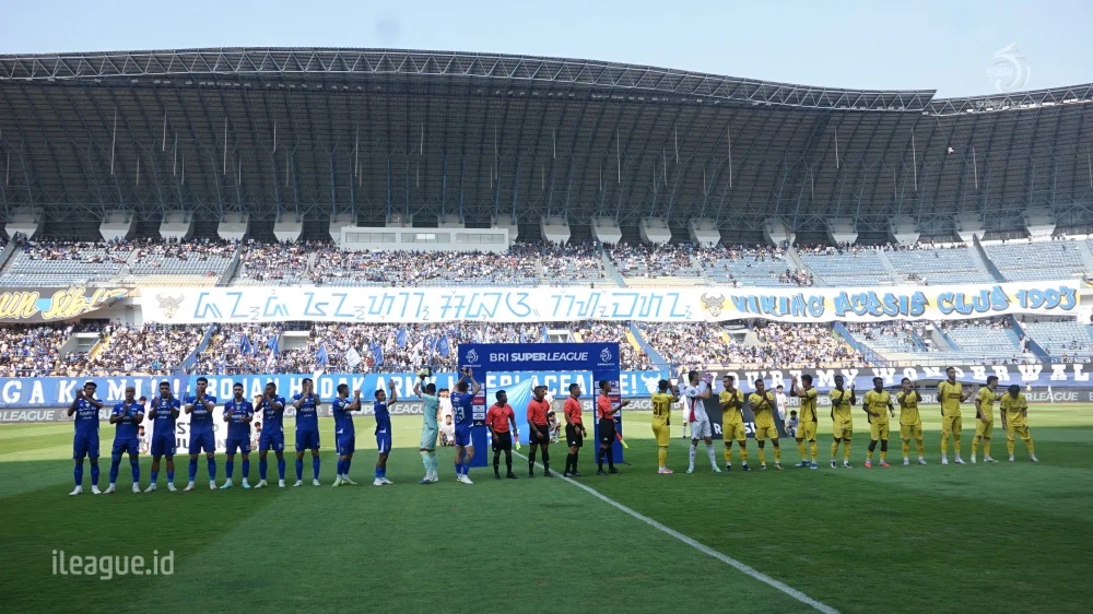 Semen Padang Terkalahkan 0-2 oleh Persib Bandung