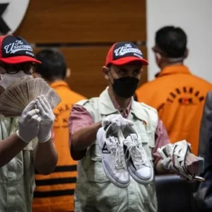 Sepatu Louis Vuitton Disita KPK Terkait Dugaan Hasil Korupsi Bupati Tulungagung