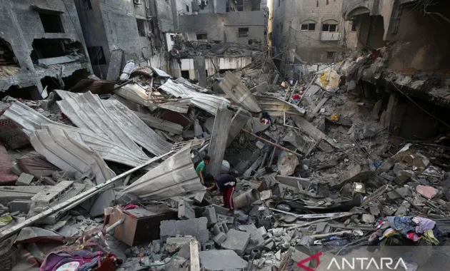 Serangan Udara Israel di Gaza Bikin 7 Korban Jiwa, Polisi dan Warga Sipil Tertembak – Apa yang Terjadi?