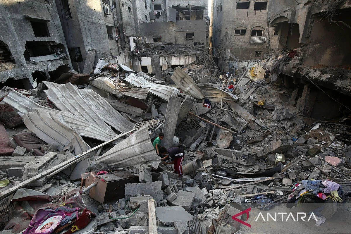 Serangan Udara Israel di Gaza Bikin 7 Korban Jiwa, Polisi dan Warga Sipil Tertembak – Apa yang Terjadi?