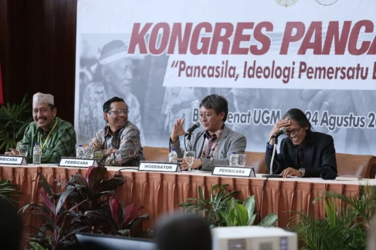 Seruan Ganti Presiden Menguat: Mahfud MD Tegaskan Bukan Makar, Minta Pemerintah Introspeksi