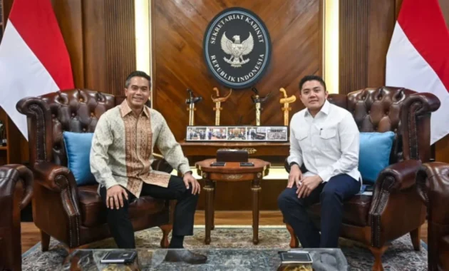 Seskab Teddy Silaturahmi Idul Fitri ke Wapres Gibran, Bahas Isu Terkini Nasional