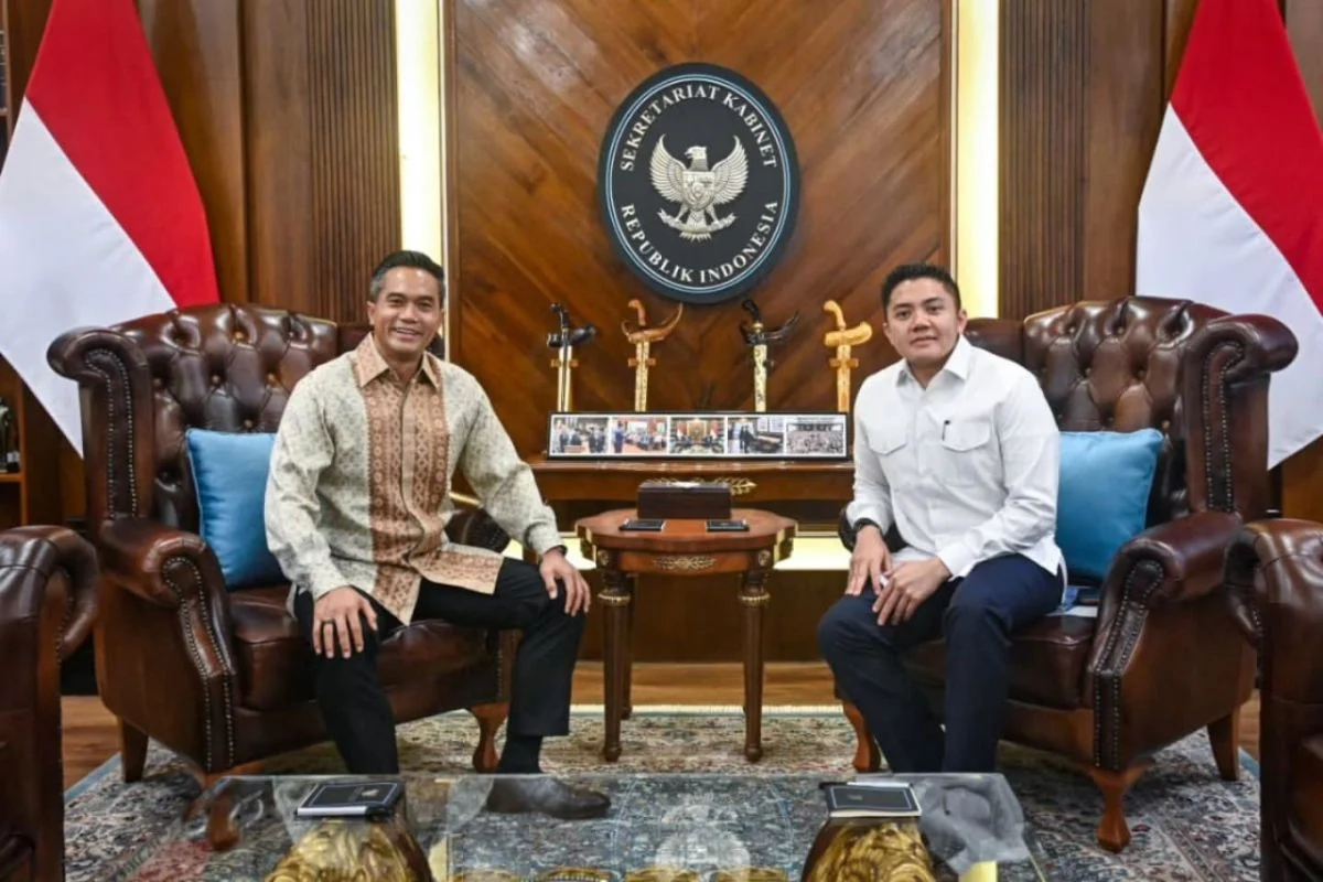 Seskab Teddy Silaturahmi Idul Fitri ke Wapres Gibran, Bahas Isu Terkini Nasional