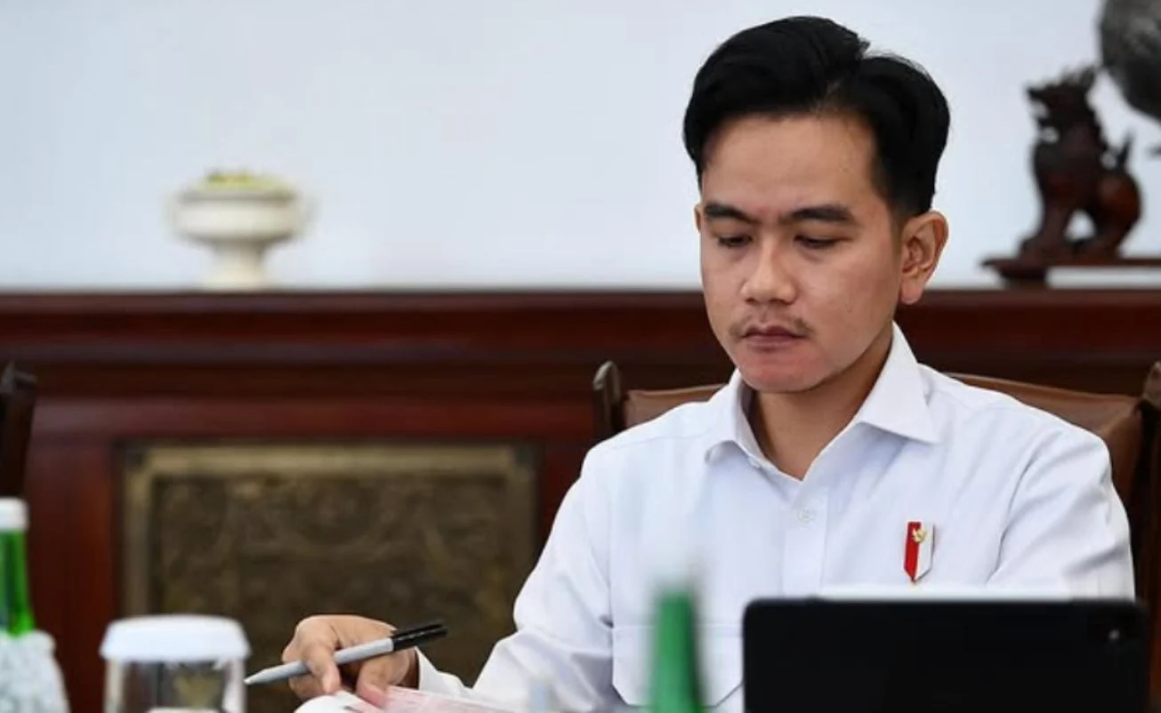 Seskab Teddy Temui Wapres Gibran Selama 1,5 Jam, Bahas Isu-isu Strategis Nasional