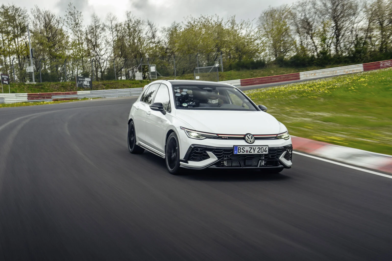 Setengah Abad VW Golf GTI: Dari Mobil Rakyat Pekerja Hingga Mainan Miliarder Rp 1,2 Miliar