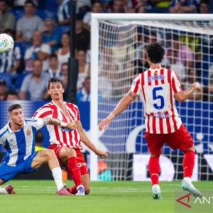 Sevilla Kalahkan Atletico Madrid 2-1, Keluar dari Zona Degradasi