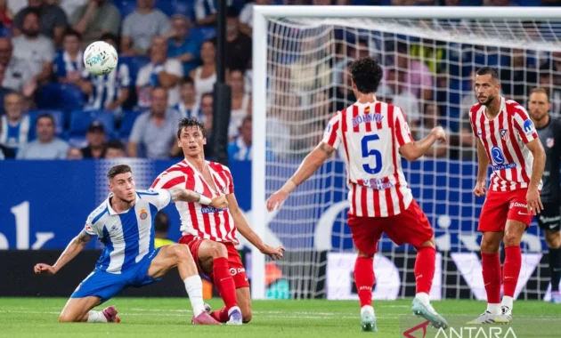 Sevilla Kalahkan Atletico Madrid 2-1, Keluar dari Zona Degradasi