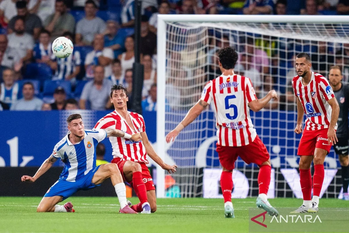 Sevilla Kalahkan Atletico Madrid 2-1, Keluar dari Zona Degradasi