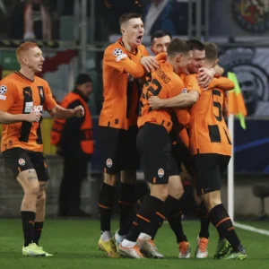 Shakhtar Donetsk vs AZ Alkmaar: Duel Panas di Konferensi Liga dan Dampak Bisnis Rinat Akhmetov