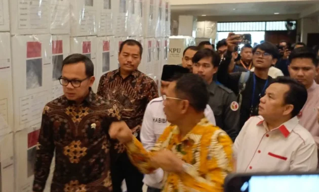 Sidak WFH ASN di Kota Bogor, Wamendagri Bima Arya Pastikan Kinerja dan Efisiensi