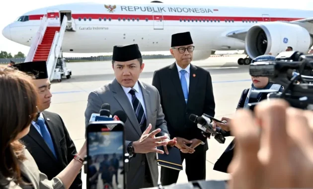 Sinyal Reshuffle Kabinet Prabowo Menguat, Seskab Teddy: Tunggu Keputusan Bapak Presiden Sinyal Reshuffle Kabinet Prabowo Menguat, Seskab Teddy: Tunggu Keputusan Bapak Presiden