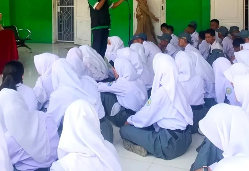 Siswa Acungkan Jari Tengah pada Guru di Purwakarta, Respon Mendikdasmen Abdul Muti
