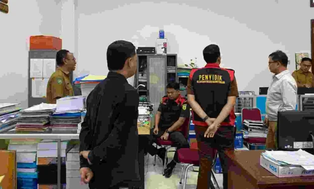 Sita Dokumen Resmi, Kejari Gali Arsip Kampus di Kediaman Prof Yetri: Apa Sebenarnya Terjadi?