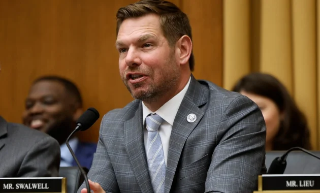 Skandal Eric Swalwell: Dari Tiket First-Class $192 Ribu Hingga Gagal Bersaing di Pilkada 2026
