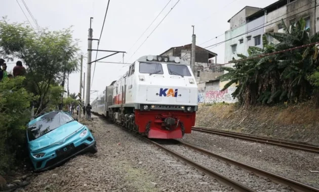 Sopir Taksi Green SM Ditangkap Polisi Terkait Kecelakaan KRL di Stasiun Bekasi Timur