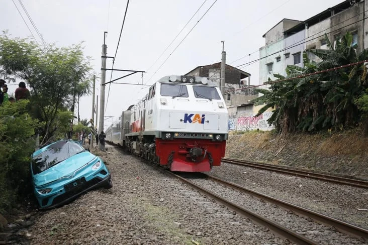 Sopir Taksi Green SM Ditangkap Polisi Terkait Kecelakaan KRL di Stasiun Bekasi Timur