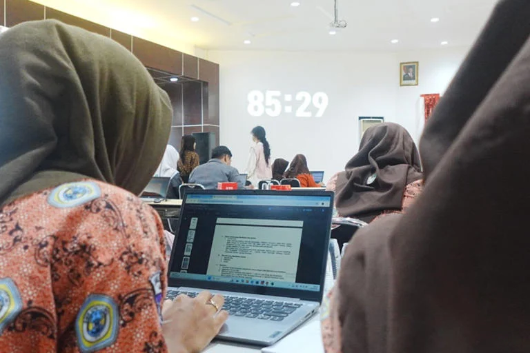 Soroti Wacana Penghapusan Prodi, DPR Ingatkan Kemendiktisaintek Beri Dasar Kajian Akademik