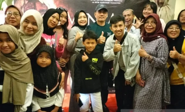 Sosialisasikan 4 Pilar, Rerie dan Nilam Sari Nobar Film Maira Bersama Masyarakat Palu