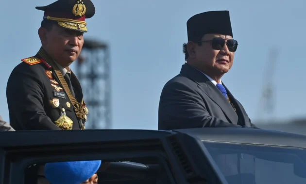 Sri Sultan HB X Mengejutkan Kapolri dan Prabowo di HUT ke-80, Momen Tak Bertopi yang Bikin Heboh
