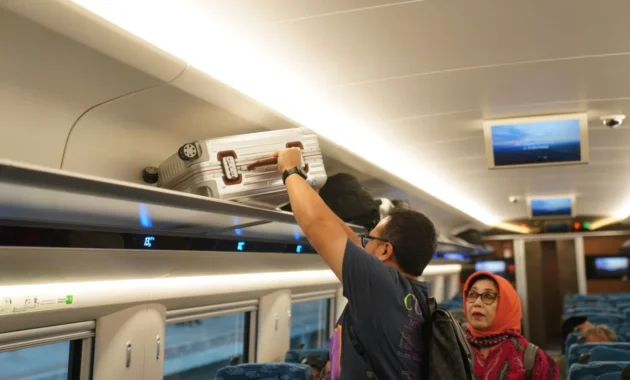 Tak Ingin Insiden Pintu Whoosh Ditahan Terulang, KCIC Minta Penumpang Taat Aturan