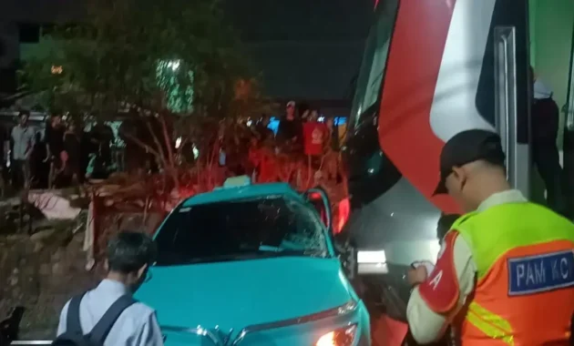Taksi Hijau Asal Vietnam Tertemper KRL, Sebabkan Kecelakaan di Bekasi Timur; Deretan Insiden yang Terlibat