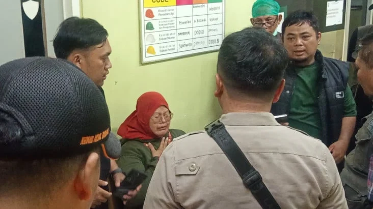 Tangis Rekan Kerja Korban Kecelakaan Kereta Pecah di RSUD Kota Bekasi