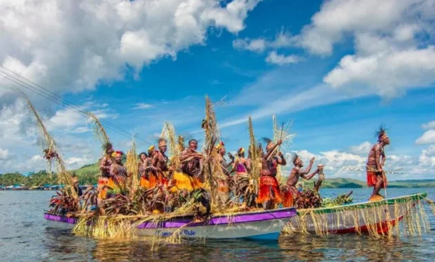 Tari Isosolo Sambut Wisatawan Mancanegara di Kampung Yobeh