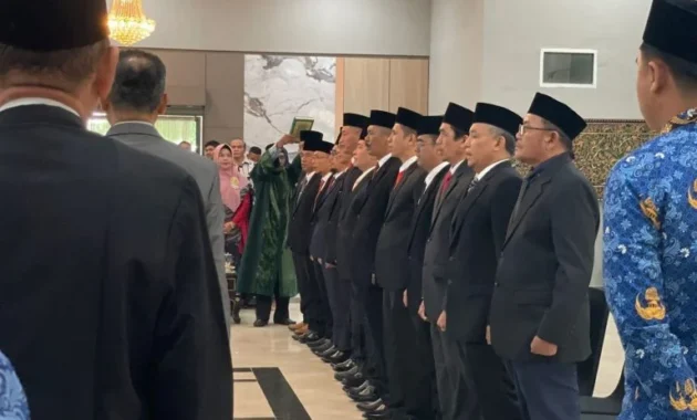 Tenggat Kinerja Pejabat NTB: Gubernur Beri Waktu Enam Bulan untuk Buktikan Kemampuan Tenggat Kinerja Pejabat NTB: Gubernur Beri Waktu Enam Bulan untuk Buktikan Kemampuan
