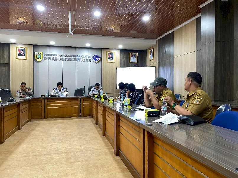 Terungkap! Aktivitas Misterius di Gudang Motor MBG yang Dipicu Rapat Tertutup Karyawan