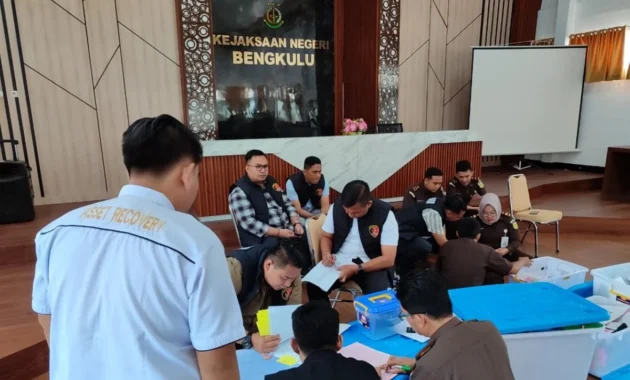 Tiga Tersangka Korupsi PDAM Tirta Pengabuan Ditahan Jaksa, Kerugian Negara Mencapai Puluhan Miliar