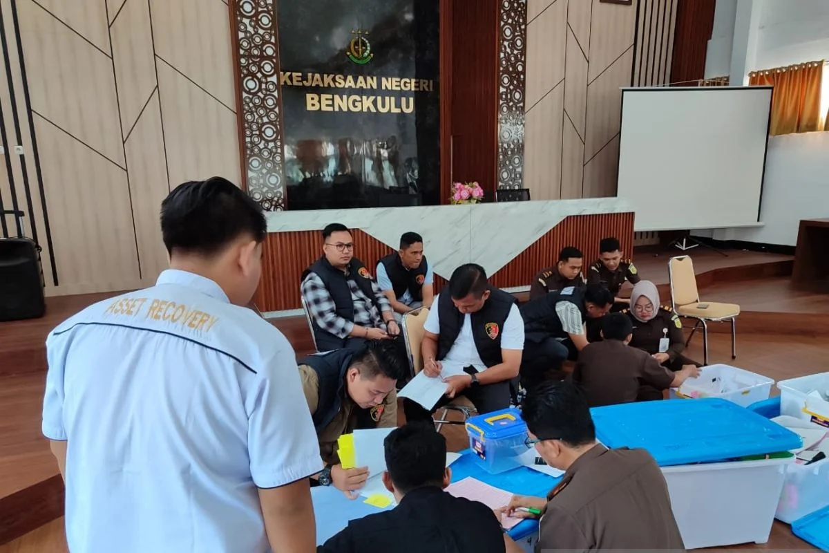 Tiga Tersangka Korupsi PDAM Tirta Pengabuan Ditahan Jaksa, Kerugian Negara Mencapai Puluhan Miliar