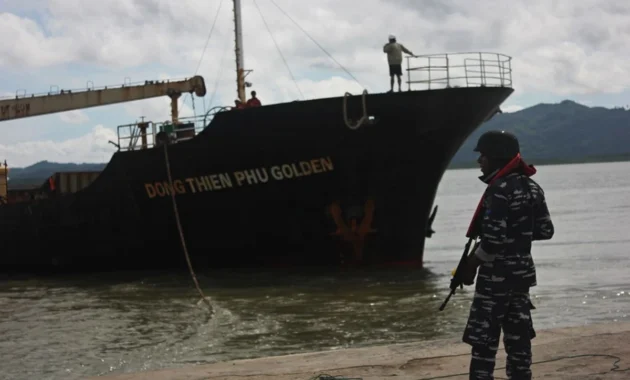 TNI AL Amankan Kapal Berbendera Vietnam yang Membawa 780 Kg Sisik Trenggiling