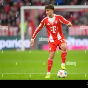 Tom Bischof: Bintang Muda Bayern yang Menggoda Lapangan dan Hati Penonton