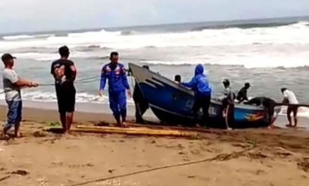 Tragedi di Laut Selatan: Nelayan Garut Jatuh dari Kapal, Ditemukan Meninggal Dunia Tragedi di Laut Selatan: Nelayan Garut Jatuh dari Kapal, Ditemukan Meninggal Dunia