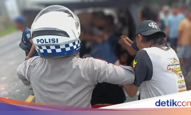 Tragedi Kecelakaan Beruntun di Probolinggo: 5 Kendaraan Tabrak, 4 Korban Tewas – Foto-foto Menggugah Hati