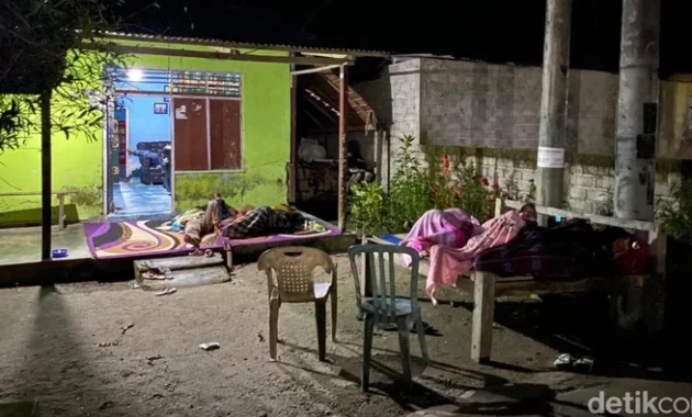 Trauma, BPBD: Korban gempa Adonara NTT masih pilih tidur di luar rumah