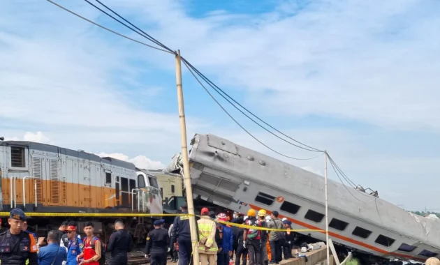 Tujuh Orang Masih Terjepit di Gerbong, Tiga Korban Meninggal Dunia