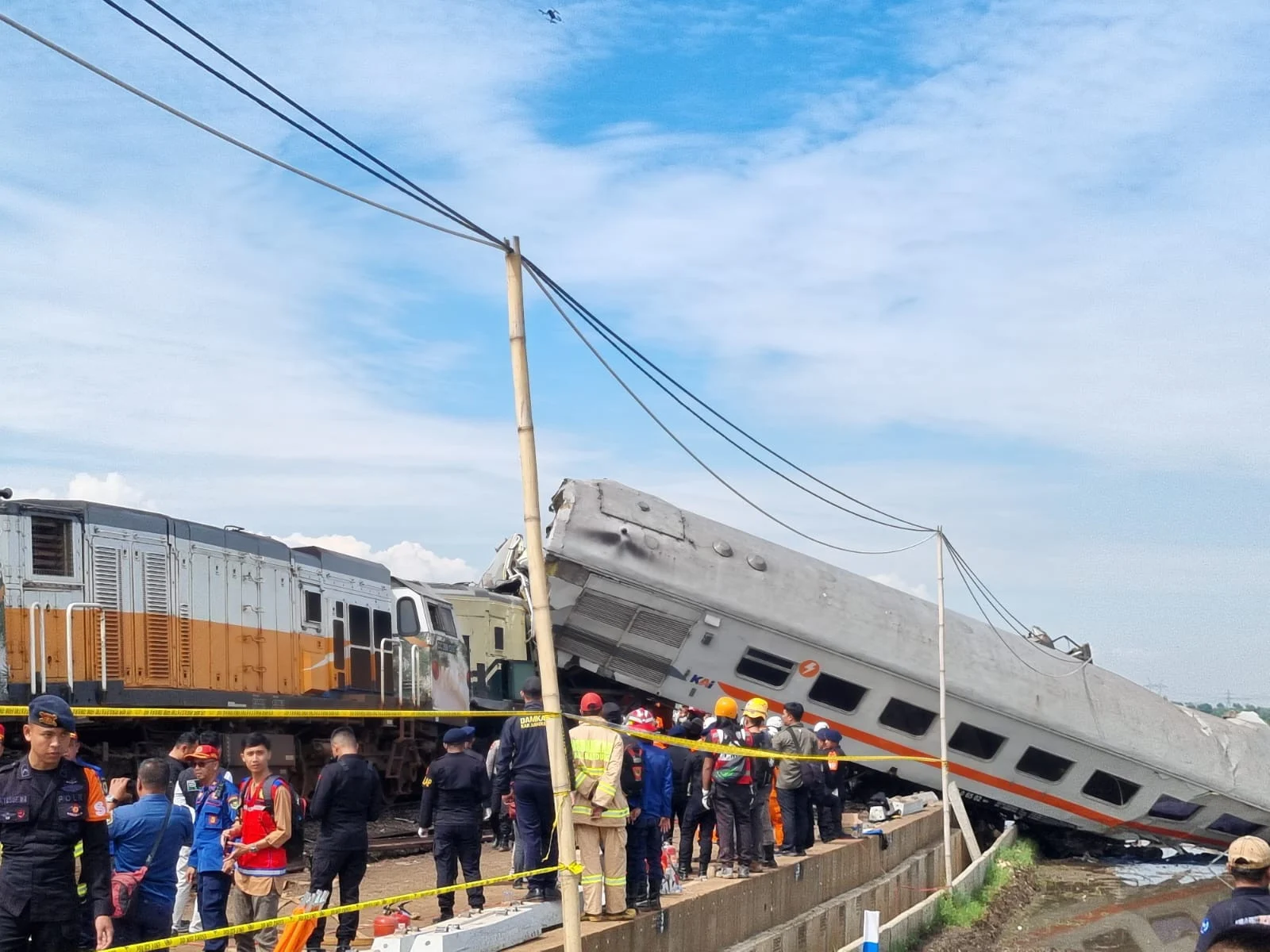 Tujuh Orang Masih Terjepit di Gerbong, Tiga Korban Meninggal Dunia
