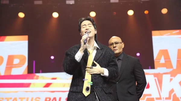 Ulang Tahun ke‑36 Vidi Aldiano di Makam: Fans Gelar Gerakan Sosial, Mawar Biru, dan Badal Haji