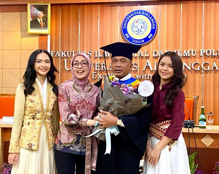 Vera Nur Fadiya Pecahkan Rekor: Sarjana Pertama Keluarga Raih IPK Sempurna dan Predikat Lulusan Terbaik FMIPA Unsoed