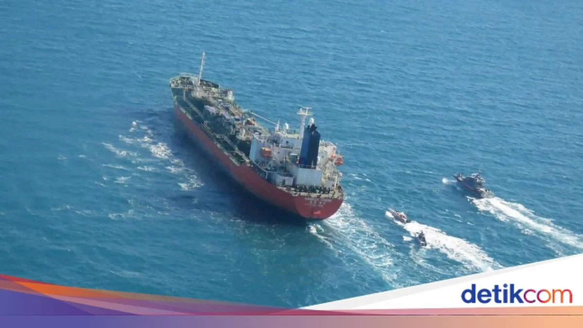 Viral: Video Tentara Iran Sita Kapal di Selat Hormuz, IRGC Naik Kapal Bawa Senjata